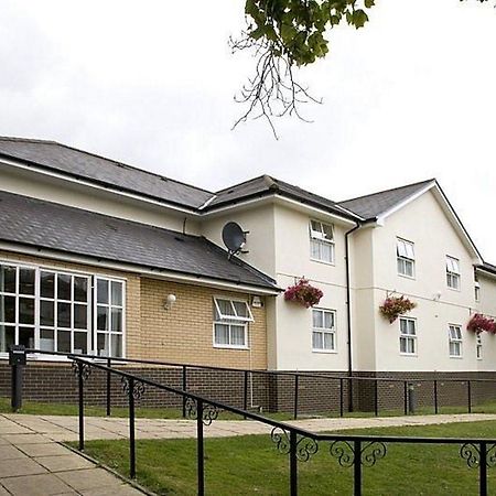 Premier Inn Epsom Central エクステリア 写真