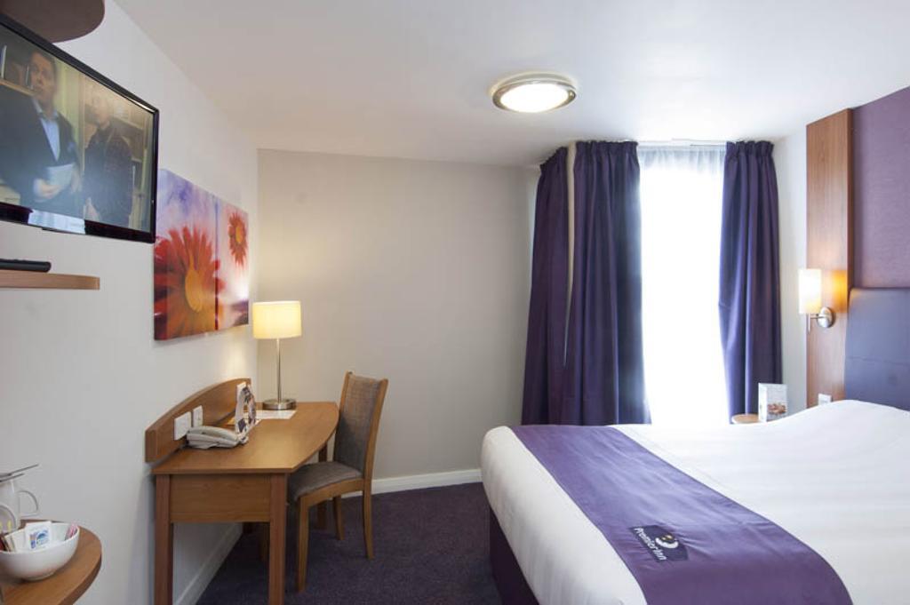 Premier Inn Epsom Central 部屋 写真