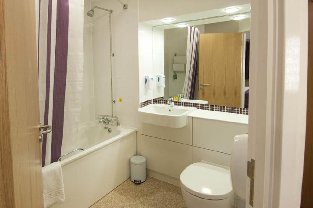 Premier Inn Epsom Central 部屋 写真