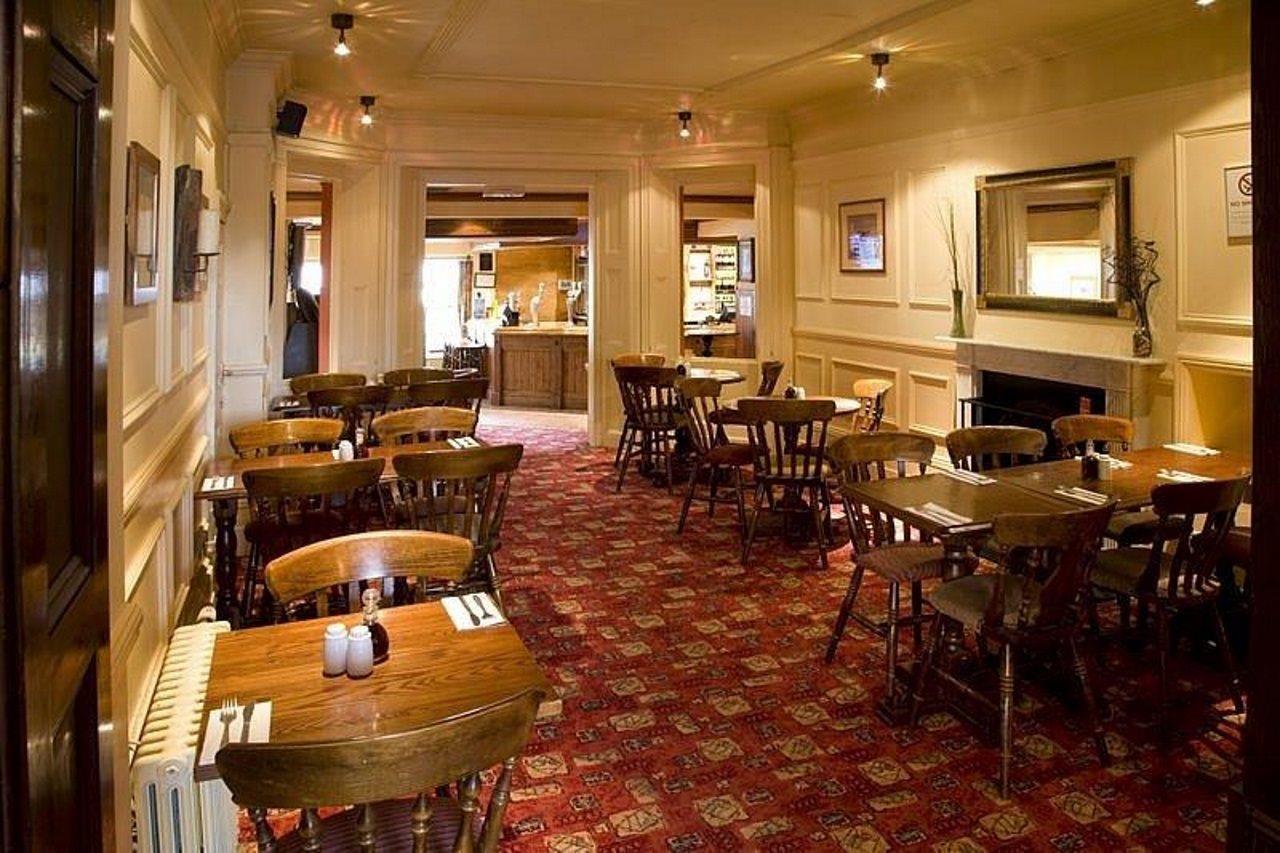 Premier Inn Epsom Central エクステリア 写真
